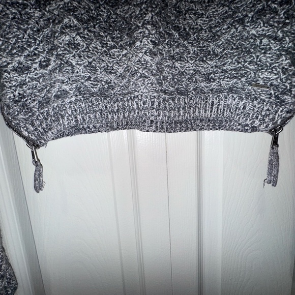 Abercrombie & Fitch Cozy Gray cropped Knit Sweater zipper sides. Size M GUC - Picture 6 of 11